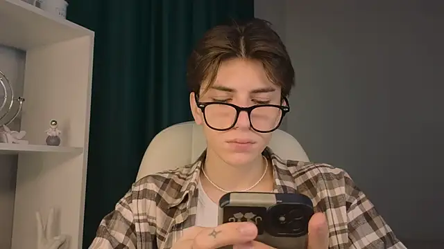 Oliver Starboy online show from September 2025 04:40:01 AM
