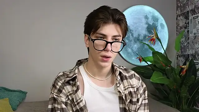 Oliver Starboy online show from October 2025 05:44:01 AM