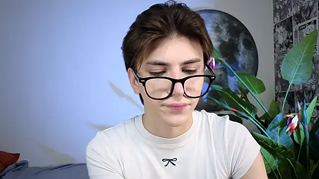 Oliver Starboy online show from October 2025 05:08:01 AM