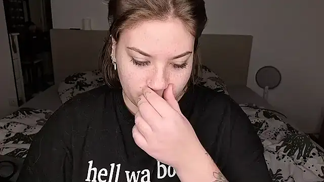 MaeNoir online show from November 2025 02:01:02 AM