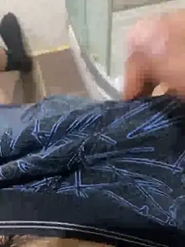 Snapshot of BatchedTracer chatting on February 2026 11:12:01 PM BatchedTracer online show from February 2026 11:12:01 PM