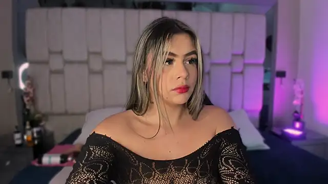 Samarafernandez online show from September 2025 04:08:02 AM