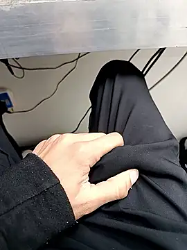 Jose20moro online show from November 2025 03:45:02 PM