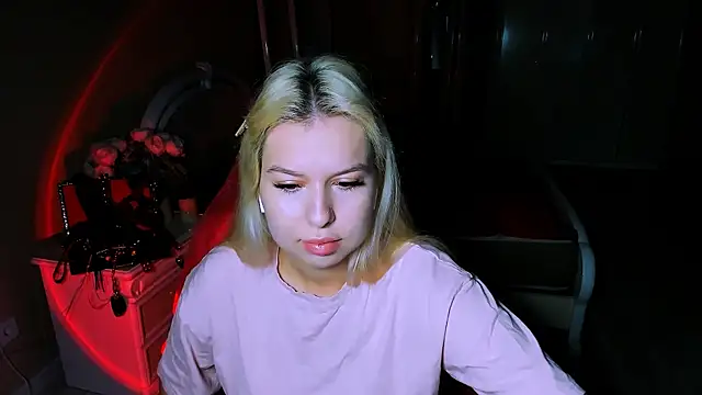 Snapshot of ChloeRicc chatting on October 2025 07:28:02 AM ChloeRicc online show from October 2025 07:28:02 AM