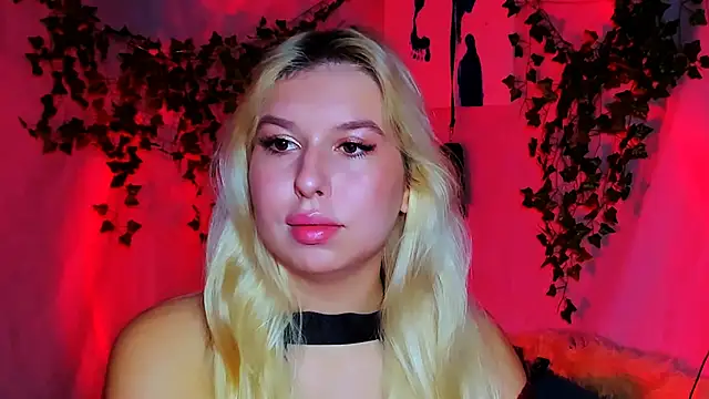 Snapshot of ChloeRicc chatting on November 2025 10:59:01 AM ChloeRicc online show from November 2025 10:59:01 AM