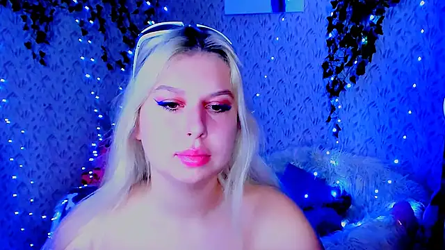 Snapshot of ChloeRicc chatting on November 2025 12:10:02 PM ChloeRicc online show from November 2025 12:10:02 PM