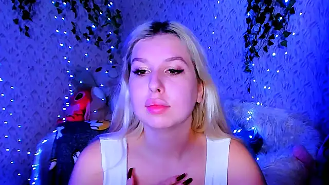 Snapshot of ChloeRicc chatting on November 2025 08:03:01 PM ChloeRicc online show from November 2025 08:03:01 PM