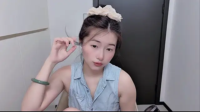 Snapshot of Rosalind_xixi chatting on June 2026 02:33:01 AM Rosalind xixi online show from June 2026 02:33:01 AM