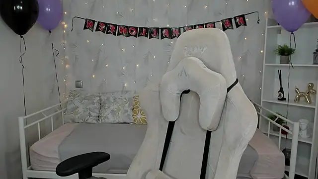 Tori Cutie online show from October 2025 12:00:02 AM