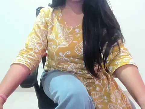 Hina Chaudhary online show from April 2026 04:52:01 AM