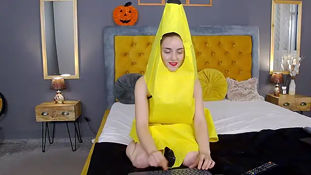 Jessica White  online show from October 2025 04:55:02 AM