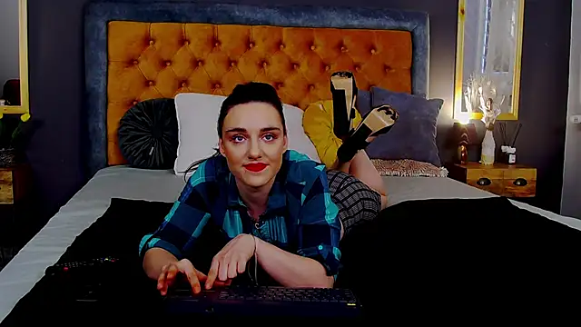 Jessica White  online show from April 2026 04:28:02 AM