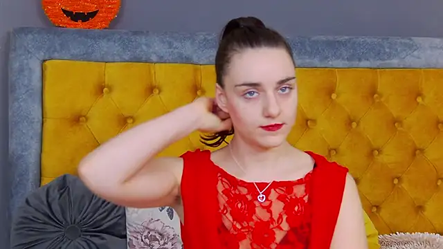 Jessica White  online show from November 2025 05:00:02 AM