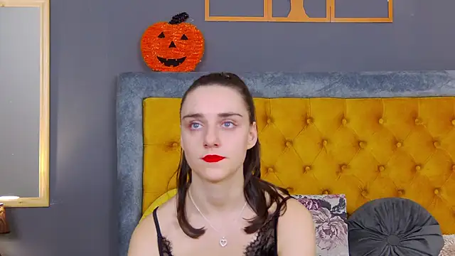 Jessica White  online show from November 2025 04:00:02 AM