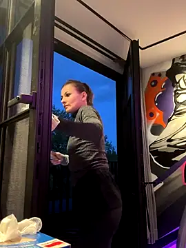 IsabellaEtha online show from October 2025 04:39:02 PM