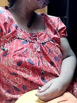yelmaji91 online show from October 2025 05:57:01 PM