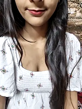 Indian-Aleena online show from October 2025 06:52:02 PM