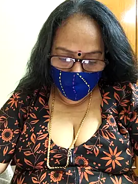 Snapshot of heera-rani chatting on November 2025 07:02:02 AM heera-rani online show from November 2025 07:02:02 AM