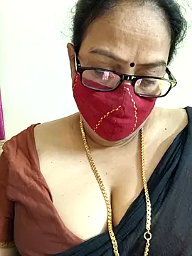 Snapshot of heera-rani chatting on April 2026 05:22:02 AM heera-rani online show from April 2026 05:22:02 AM