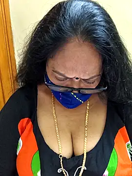 Snapshot of heera-rani chatting on November 2025 07:20:01 AM heera-rani online show from November 2025 07:20:01 AM