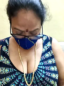 Snapshot of heera-rani chatting on November 2025 11:31:02 AM heera-rani online show from November 2025 11:31:02 AM