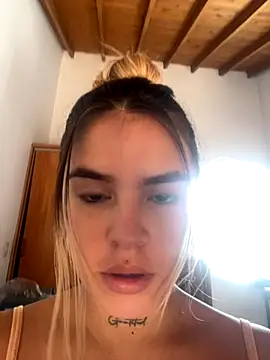 Snapshot of Ye_si chatting on October 2025 03:42:01 PM Ye si online show from October 2025 03:42:01 PM