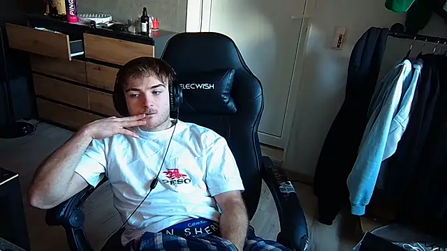 Snapshot of Rudi2007Eye chatting on February 2026 10:06:02 AM Rudi2007Eye online show from February 2026 10:06:02 AM