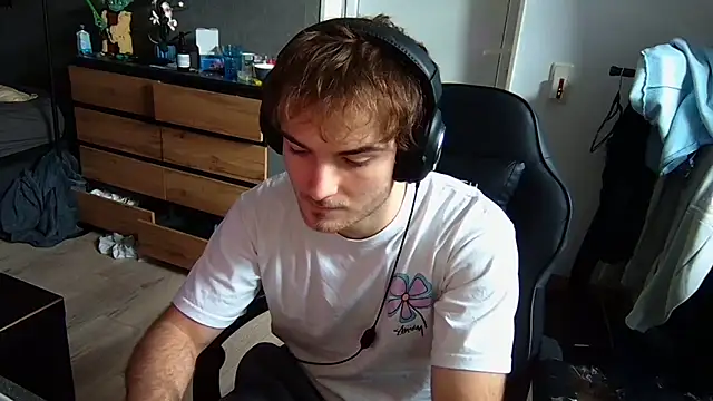 Snapshot of Rudi2007Eye chatting on February 2026 11:20:02 AM Rudi2007Eye online show from February 2026 11:20:02 AM