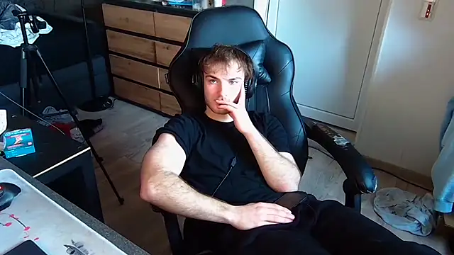 Snapshot of Rudi2007Eye chatting on February 2026 02:50:01 PM Rudi2007Eye online show from February 2026 02:50:01 PM