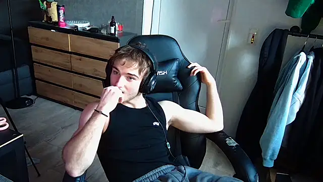 Snapshot of Rudi2007Eye chatting on February 2026 03:09:02 PM Rudi2007Eye online show from February 2026 03:09:02 PM