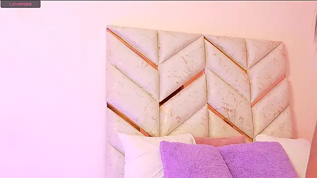 AlanaDoll online show from April 2026 02:33:01 PM