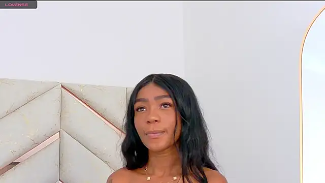 Snapshot of AlanaDoll chatting on October 2025 02:58:01 PM AlanaDoll online show from October 2025 02:58:01 PM