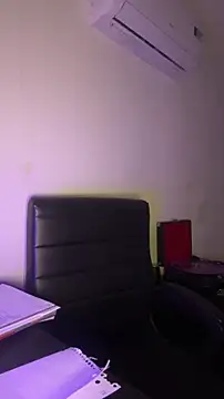 Snapshot of zooming101 chatting on November 2025 06:01:02 PM zooming101 online show from November 2025 06:01:02 PM