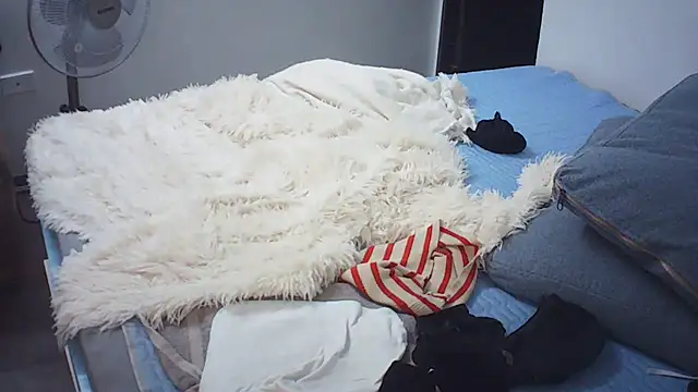 Snapshot of Linh_linh01 chatting on October 2025 12:06:02 PM Linh linh01 online show from October 2025 12:06:02 PM