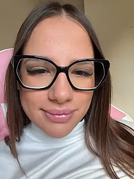AlessiaaRuso1 online show from April 2026 04:05:01 PM