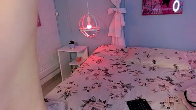 Hannahpage online show from December 2025 12:37:01 PM