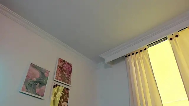 canelleGarces online show from November 2025 02:10:01 PM