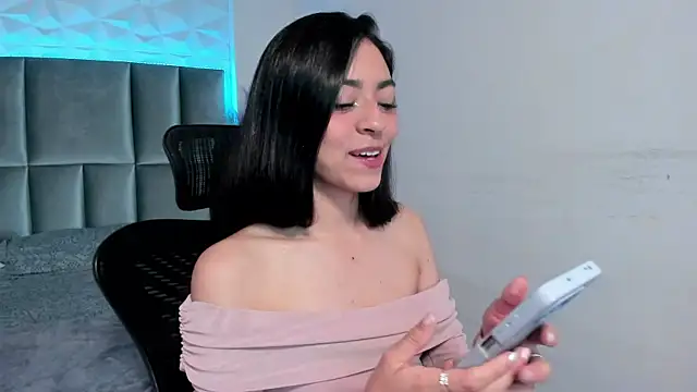 canelleGarces online show from September 2025 12:12:01 PM