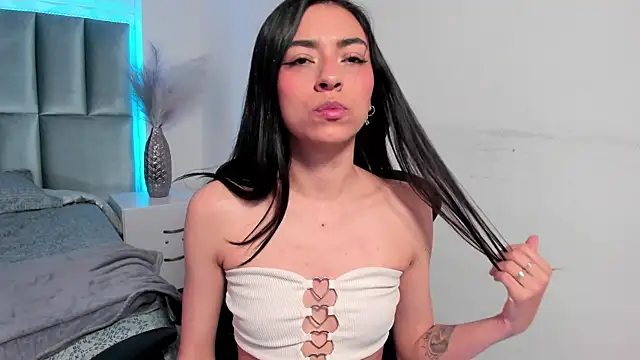 canelleGarces online show from September 2025 12:33:02 PM