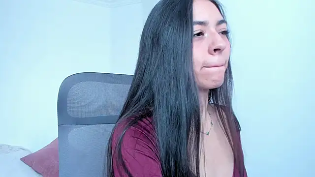 Snapshot of canelleGarces chatting on June 2026 02:15:01 PM canelleGarces online show from June 2026 02:15:01 PM