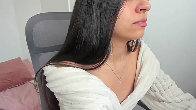 canelleGarces online show from July 2026 06:12:01 PM