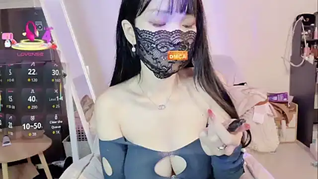 twlilybae online show from November 2025 04:43:02 PM