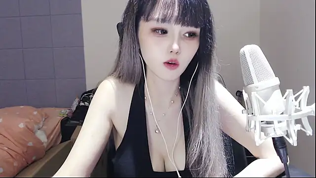 Snapshot of twlilybae chatting on June 2026 11:49:02 AM twlilybae online show from June 2026 11:49:02 AM