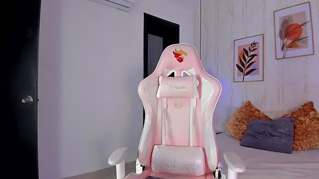 Ayleen Dunkan online show from November 2025 01:01:02 PM