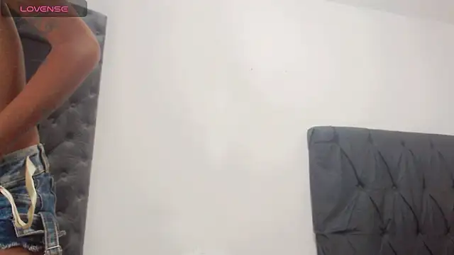 Snapshot of deborahotts chatting on December 2025 03:43:01 PM deborahotts online show from December 2025 03:43:01 PM