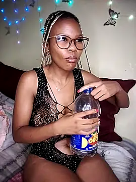 Seductive Yellow Titties online show from February 2026 07:57:02 PM