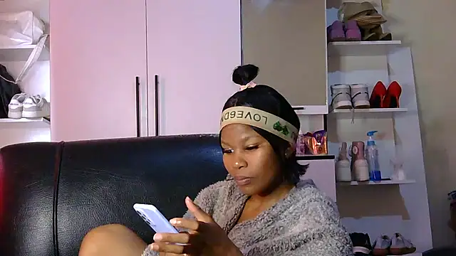 Seductive Yellow Titties online show from September 2025 10:42:01 AM