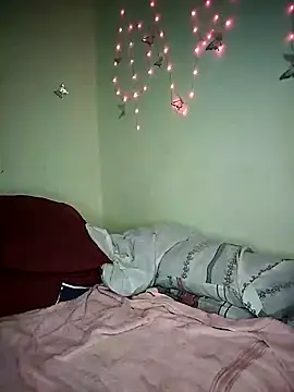 Seductive Yellow Titties online show from March 2026 03:08:01 PM