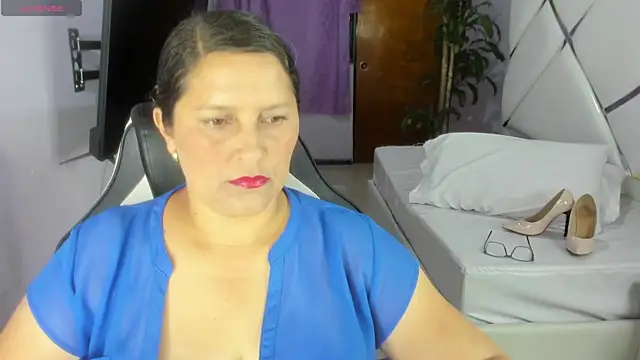 KikaDuque online show from December 2025 07:40:01 PM