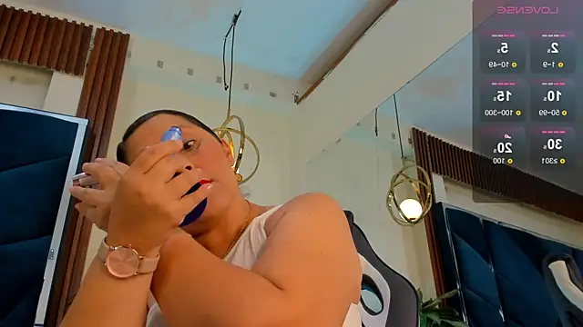 KikaDuque online show from November 2025 07:14:02 PM